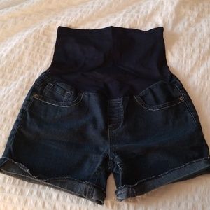 Maternity shorts
